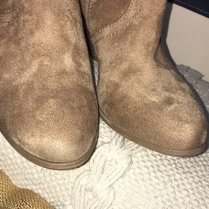 Dress Barn Shoes - EUC Dressbarn Ankle Booties Dress Barn Shoes - EUC Dressbarn Ankle Booties